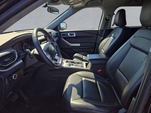 Used 2023 Ford Explorer XLT w/ Equipment Group 202A image 11