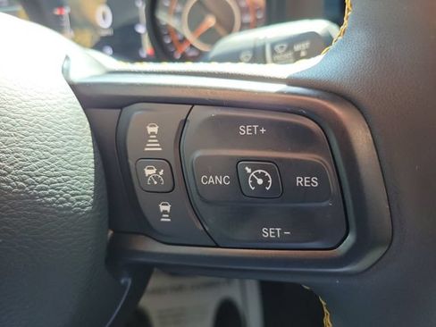 Used 2024 Jeep Gladiator Sport w/ Premium Package AWD/4WD image 20
