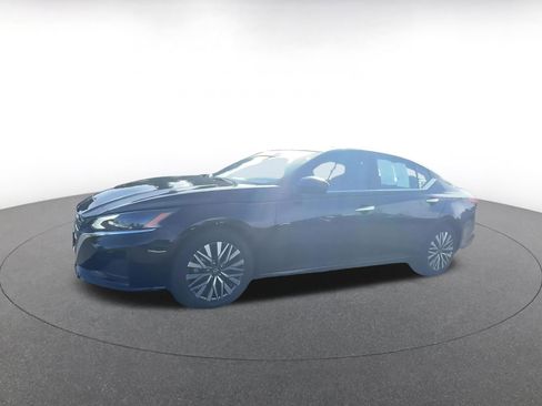 Used 2025 Nissan Altima 2.5 SV image 8