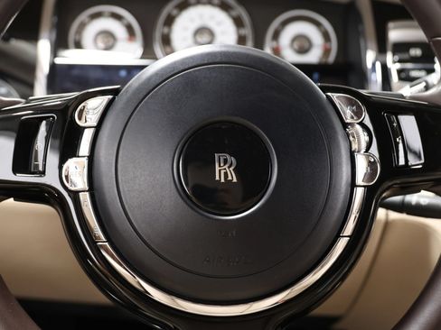 Used 2015 Rolls-Royce Wraith RWD image 38