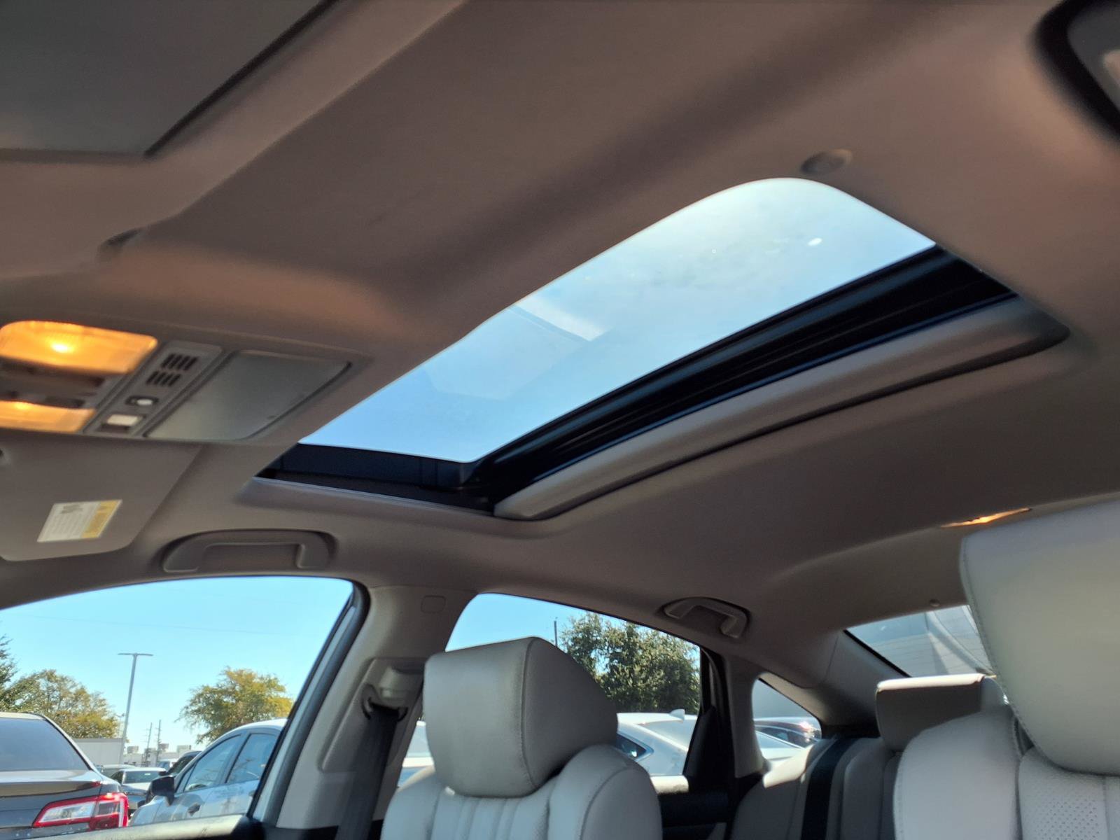Used 2018 Honda Accord Touring image 5