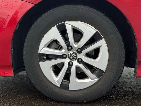 Used 2016 Toyota Prius Three FWD image 9