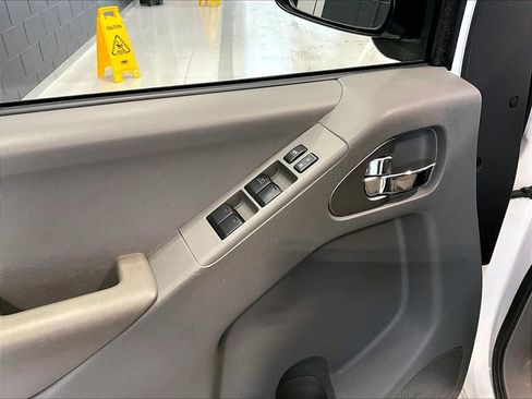 Used 2020 Nissan Frontier SV image 11