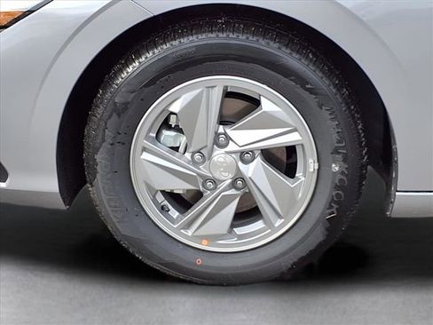 New 2026 Hyundai Elantra SE image 12