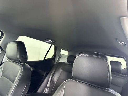 Used 2024 GMC Terrain SLT image 12