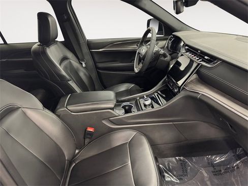 Used 2024 Jeep Grand Cherokee Limited image 15