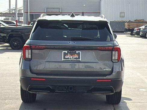 Used 2025 Ford Explorer ST-Line image 4