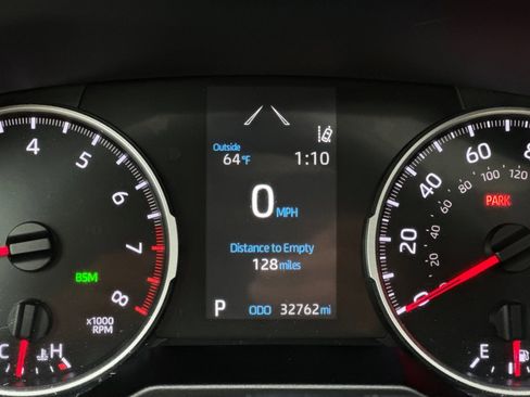 Used 2019 Toyota RAV4 XLE Premium image 25