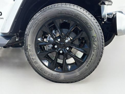 Used 2021 Jeep Gladiator Overland AWD/4WD image 34