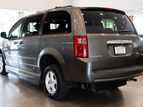 Used 2010 Dodge Grand Caravan SXT FWD image 6