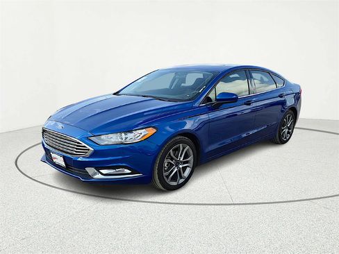 Used 2017 Ford Fusion SE w/ Equipment Group 201A image 2