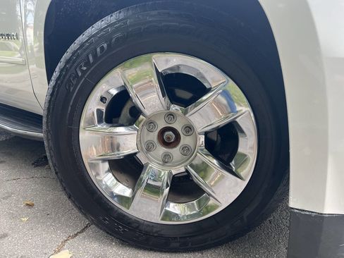 Used 2017 Chevrolet Suburban Premier image 7