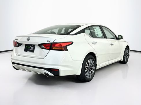 Used 2024 Nissan Altima 2.5 SV w/ SV Premium Package FWD image 9