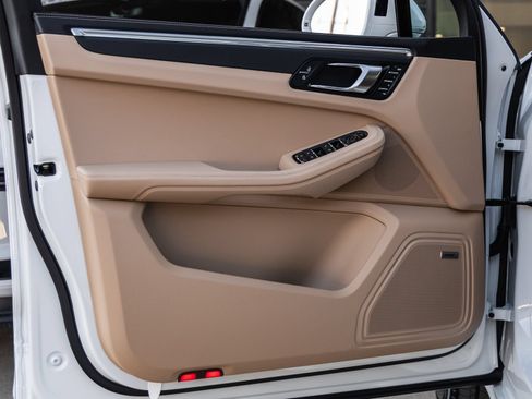 Certified 2026 Porsche Macan S AWD/4WD image 21