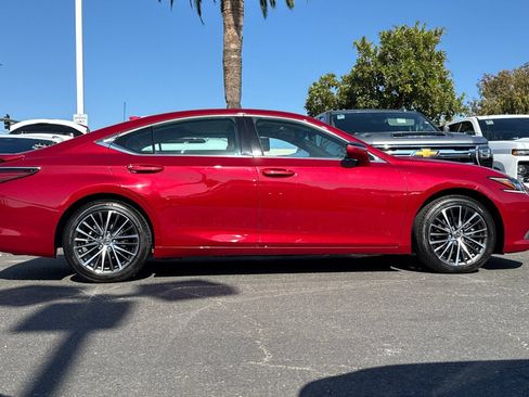 Used 2024 Lexus ES 300h w/ Premium Package FWD image 4