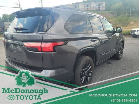 Used 2024 Toyota Sequoia Platinum AWD/4WD image 9