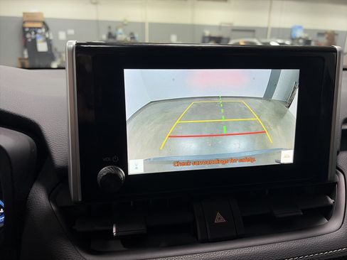 Used 2025 Toyota RAV4 LE AWD/4WD image 18