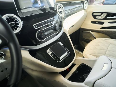 Used 2021 Mercedes-Benz Metris Passenger w/ Premium Safety Package image 50