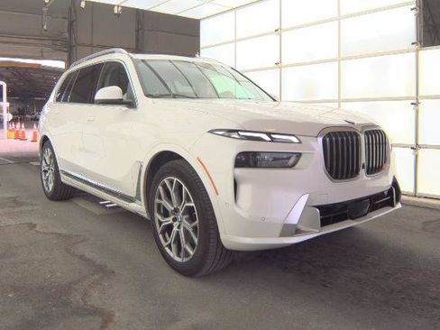 Used 2025 BMW X7 xDrive40i AWD/4WD image 2