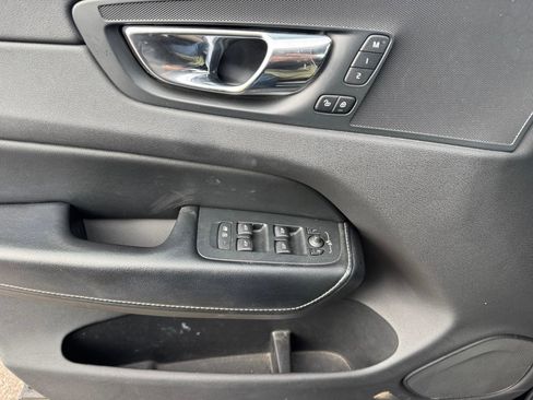 Used 2018 Volvo XC60 T6 R-Design image 12