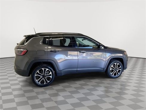 Used 2022 Jeep Compass Limited image 11