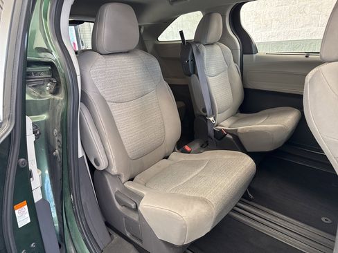 Certified 2021 Toyota Sienna LE image 42