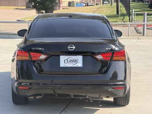 Used 2023 Nissan Altima 2.5 SV FWD image 5