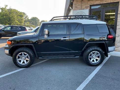 Used 2014 Toyota FJ Cruiser 4WD w/ Upgrade Package image 2