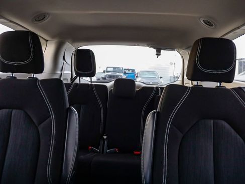 Used 2024 Chrysler Voyager LX image 26