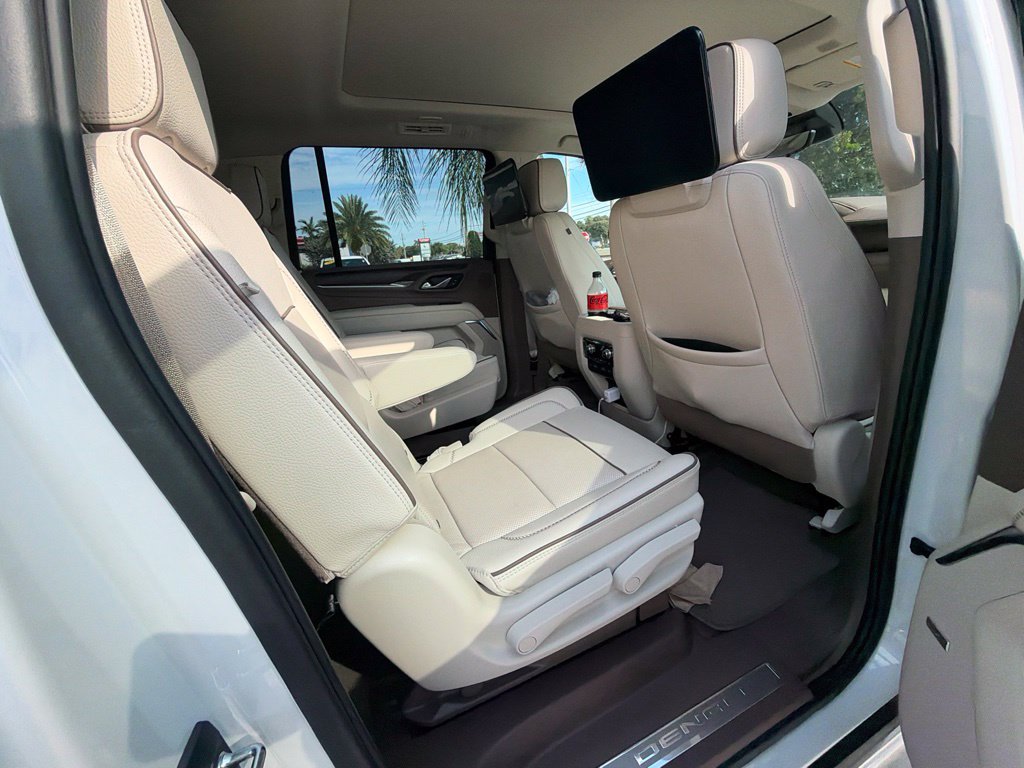 Used 2024 GMC Yukon XL Denali w/ Advanced Technology Package AWD/4WD image 12