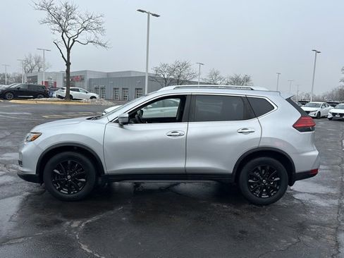 Used 2017 Nissan Rogue SV w/ SV Premium Package image 7