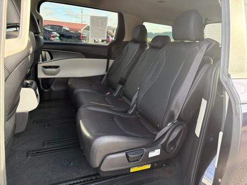 Used 2022 Kia Carnival LX FWD image 16