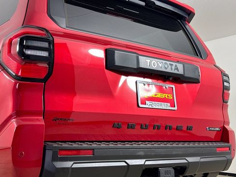 Certified 2025 Toyota 4Runner TRD Off-Road Premium AWD/4WD image 27