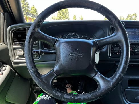 Used 2001 Chevrolet Silverado 2500 LS w/ Off-Road Skid Plate Pkg AWD/4WD image 16