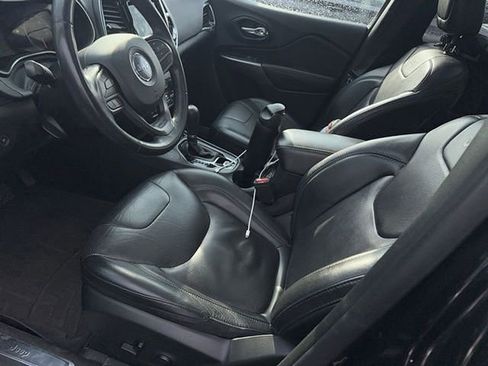 Used 2019 Jeep Cherokee Limited image 8