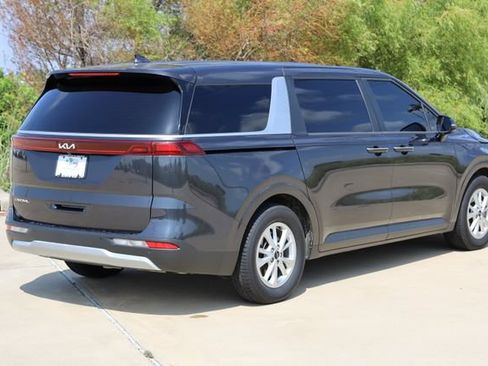 Used 2023 Kia Carnival LX FWD image 8