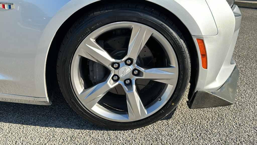 Used 2018 Chevrolet Camaro SS RWD image 9