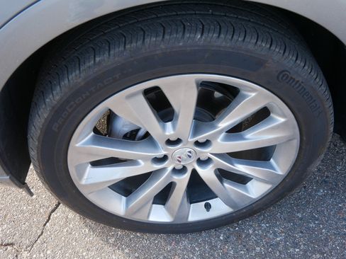 Used 2023 Buick Envision Avenir image 16