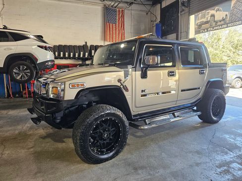 Used 2005 HUMMER H2 SUT w/ Preferred Equipment Group AWD/4WD image 39