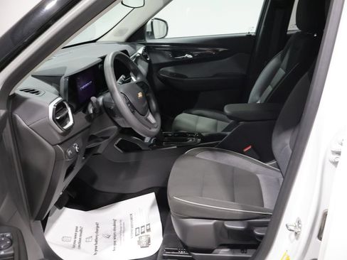 Used 2025 Chevrolet TrailBlazer LT AWD/4WD image 10