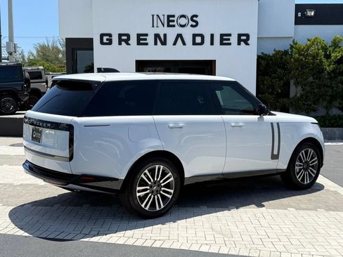 Used 2024 Land Rover Range Rover SE AWD/4WD image 3