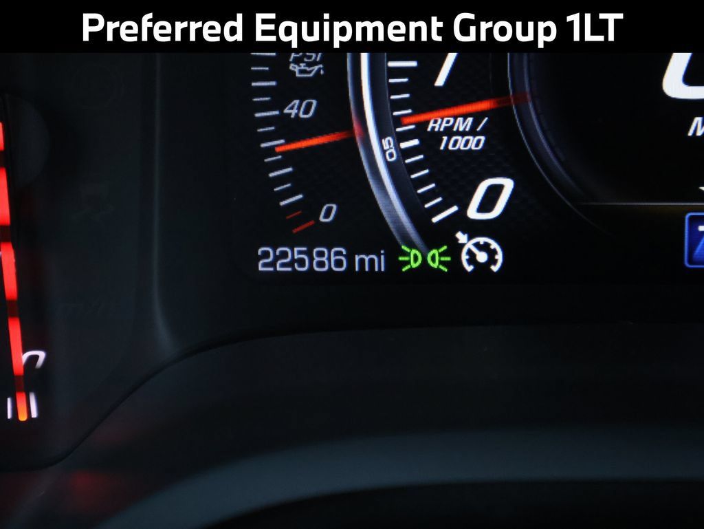 Used 2019 Chevrolet Corvette Stingray Coupe w/ 1LT RWD image 3