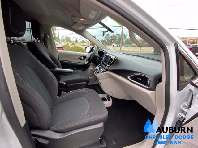 Used 2021 Chrysler Voyager L FWD image 12