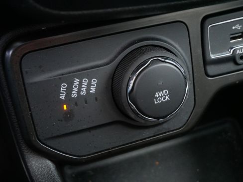 Used 2023 Jeep Renegade Limited w/ Sun/Sound Group image 31