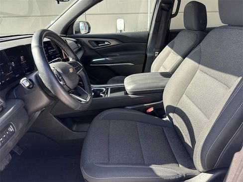 Used 2024 Chevrolet Traverse LT image 18