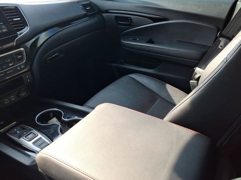 Used 2024 Honda Passport Black Edition image 18