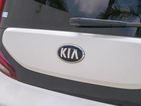 Used 2020 Kia Soul LX FWD image 11