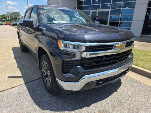 Used 2022 Chevrolet Silverado 1500 LT AWD/4WD image 3