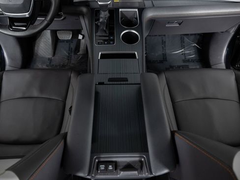 Used 2022 Toyota Sienna XSE w/ XSE Plus Package image 40