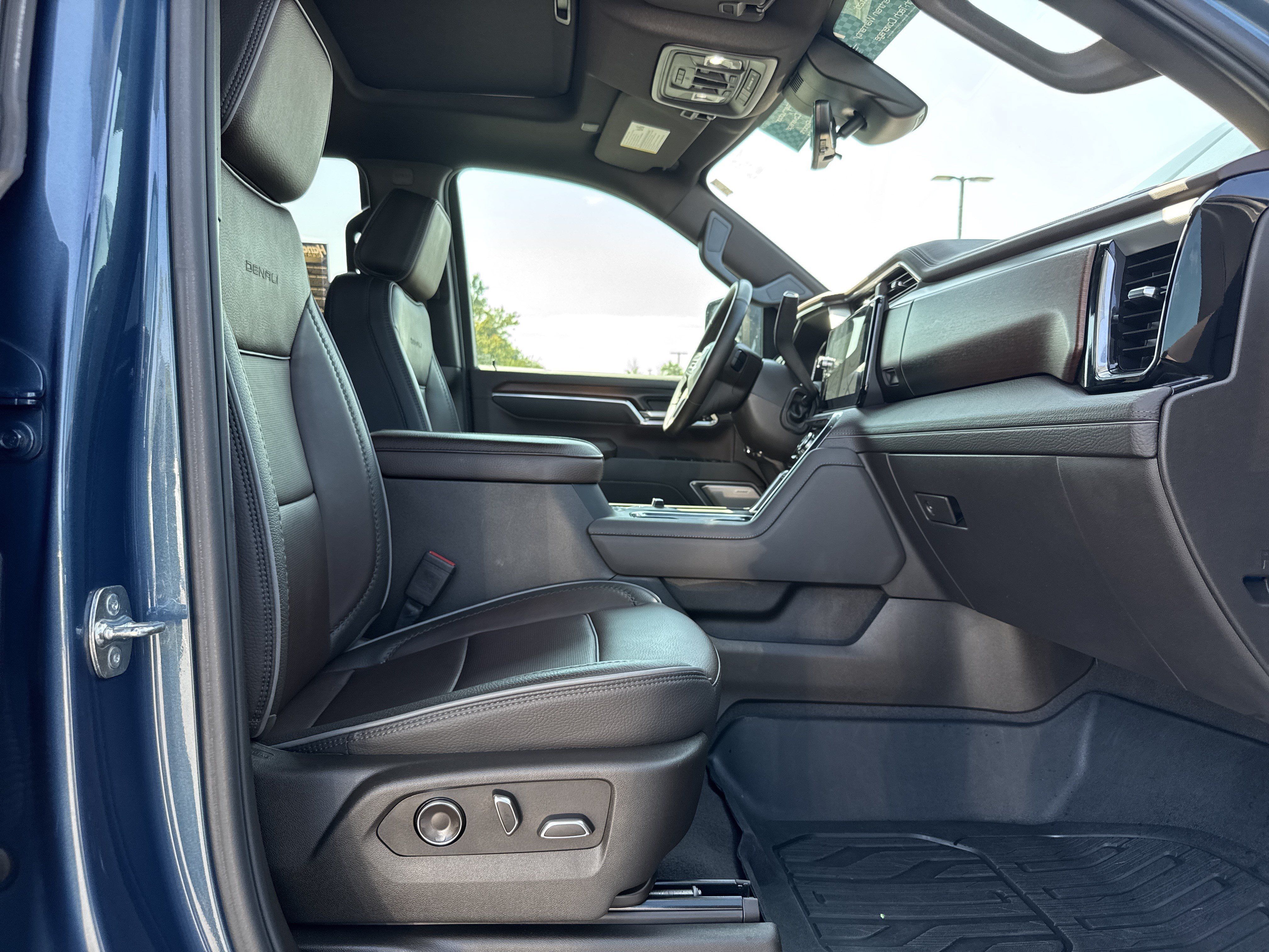 Used 2025 GMC Sierra 2500 Denali w/ Denali Reserve Package AWD/4WD image 33